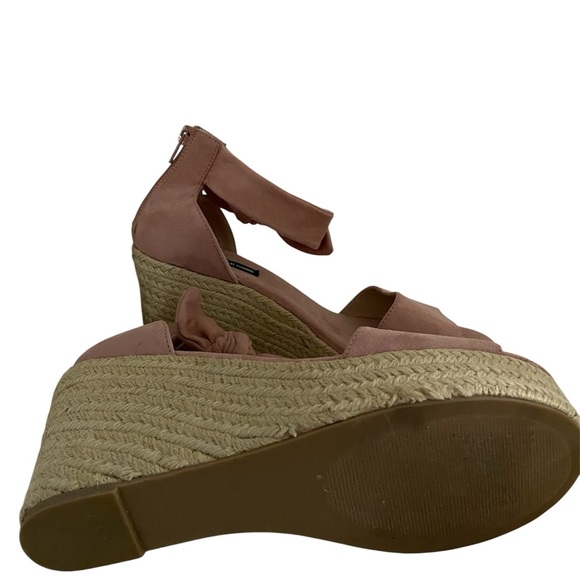 Elegant Pink Suede Heels with Ankle Tie - Picture 4 of 4